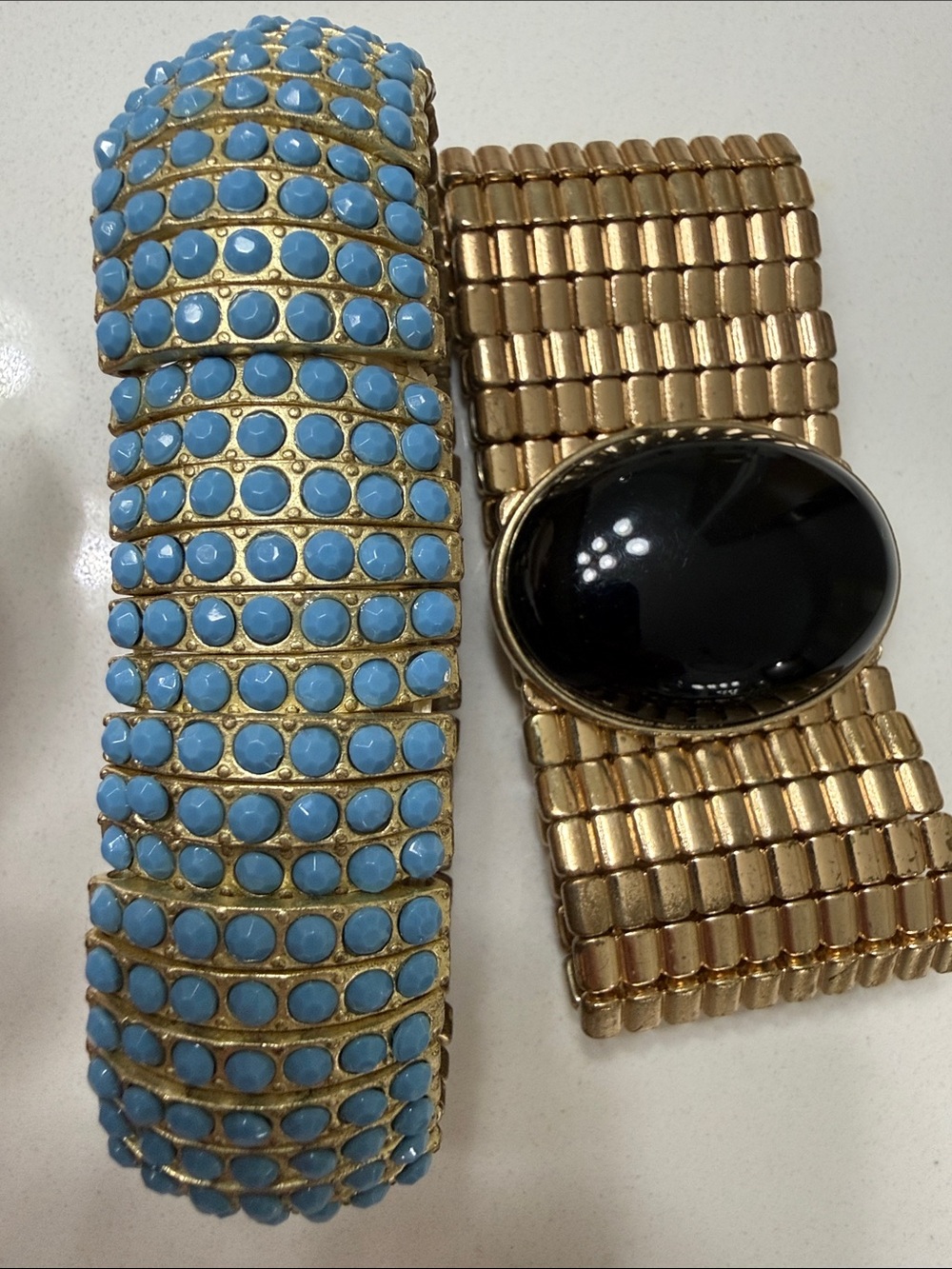 🖤2 stretch bracelets🩵